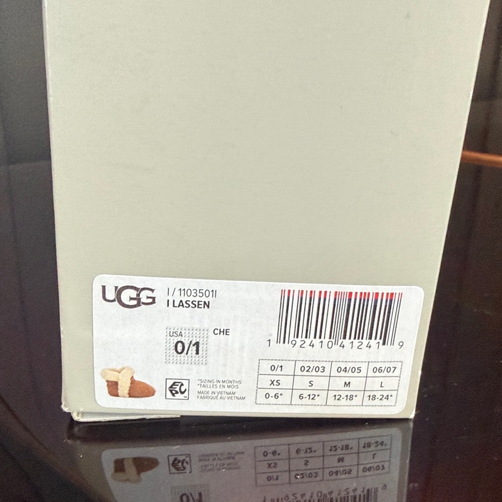 🔥 UGG Lassen Genuine Shearling Shoes – Chestnut (Size 0/1) – NEW IN BOX - Picture 15 of 16